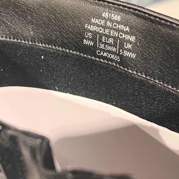 Penningtons Extra Wide Width Tall Riding Boot with Buckle Strap New In Box 8WW - Picture 8 of 8